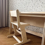 AGGIE growing chair at the AGGIE desk in a kids room